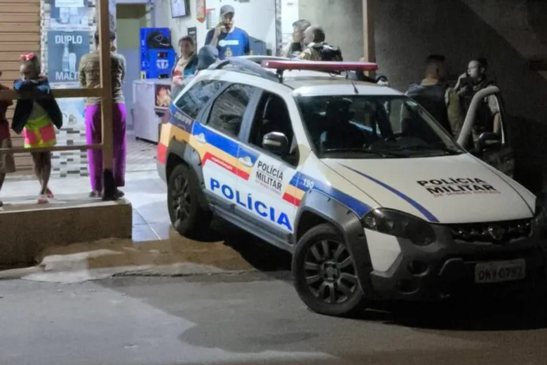 Urgente: briga em bar termina com uma pessoa baleada e dois detidos no bairro Santa Marta, em Itabira Urgente: briga em bar termina com uma pessoa baleada e dois detidos no bairro Santa Marta, em Itabira