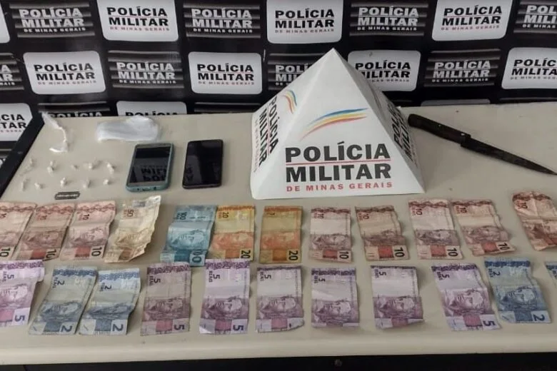 Dupla é presa por extorsão, cárcere privado e tráfico de drogas em João Monlevade Dupla é presa por extorsão, cárcere privado e tráfico de drogas em João Monlevade