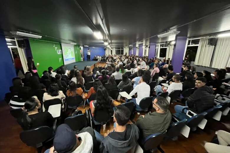 3ª edição do “Se liga, não caia!” reuniu profissionais e estudantes para debater sobre a prevenção contra tombos e quedas 3ª edição do “Se liga, não caia!” reuniu profissionais e estudantes para debater sobre a prevenção contra tombos e quedas