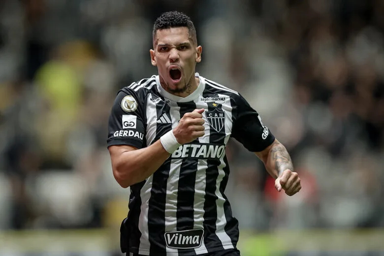 Palmeiras quer Paulinho, do Atlético-MG, e pode propor troca de jogadores