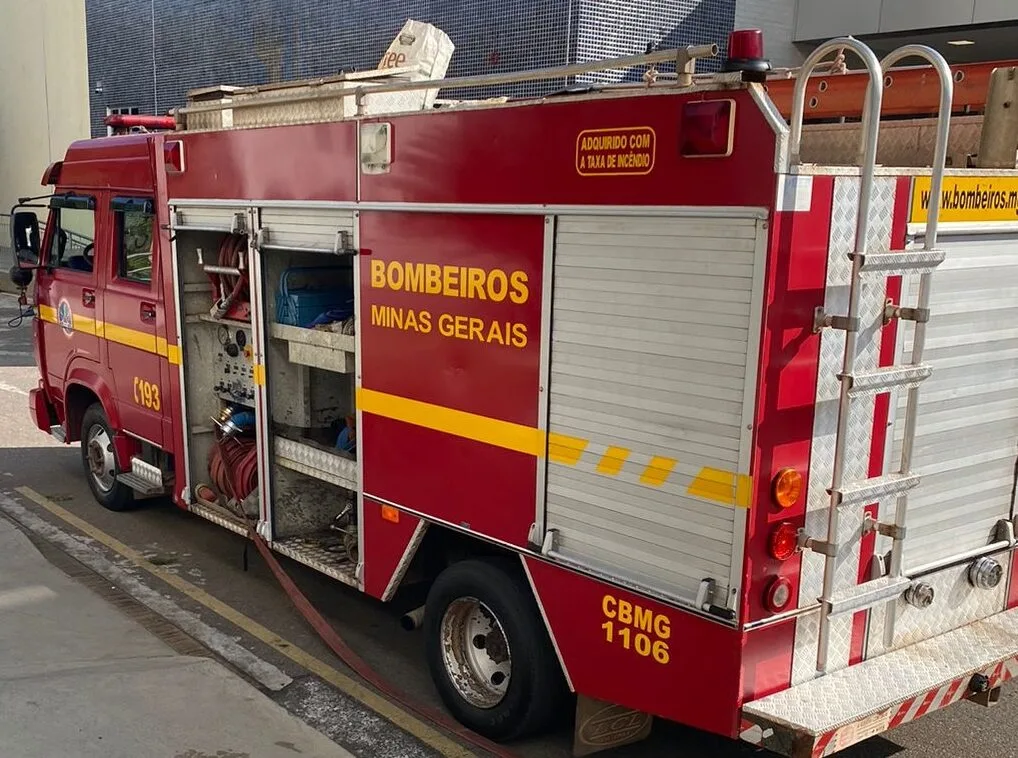 Bombeiros fazem buscas por mulher que desapareceu em serra em Minas Gerais