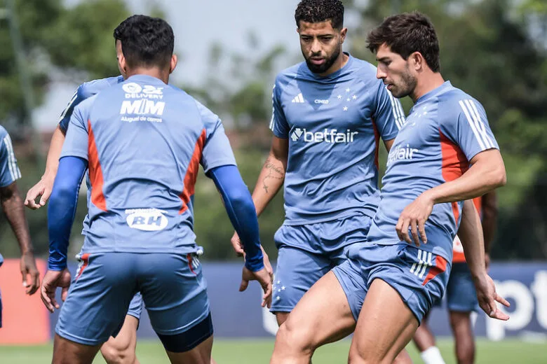 Com disputa de vaga no meio campo, Cruzeiro enfrenta Cuiabá neste domingo; Rádio Caraça transmite a partida Com disputa de vaga no meio campo, Cruzeiro enfrenta Cuiabá neste domingo; Rádio Caraça transmite a partida