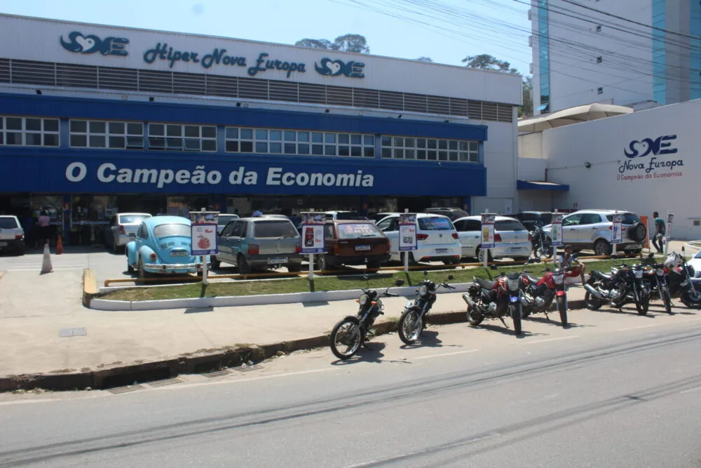 Nova Europa completa 50 anos de atuação em Itabira e sorteará dois carros 0 km; saiba como participar