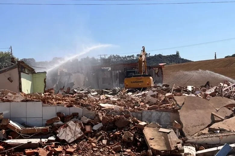 Mineradora Vale retoma na segunda-feira a demolição de imóveis no bairro Bela Vista, em Itabira Mineradora Vale retoma na segunda-feira a demolição de imóveis no bairro Bela Vista, em Itabira