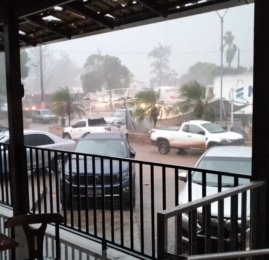 Tempestade causa estragos em posto de gasolina às margens da BR-262; veja o vídeo