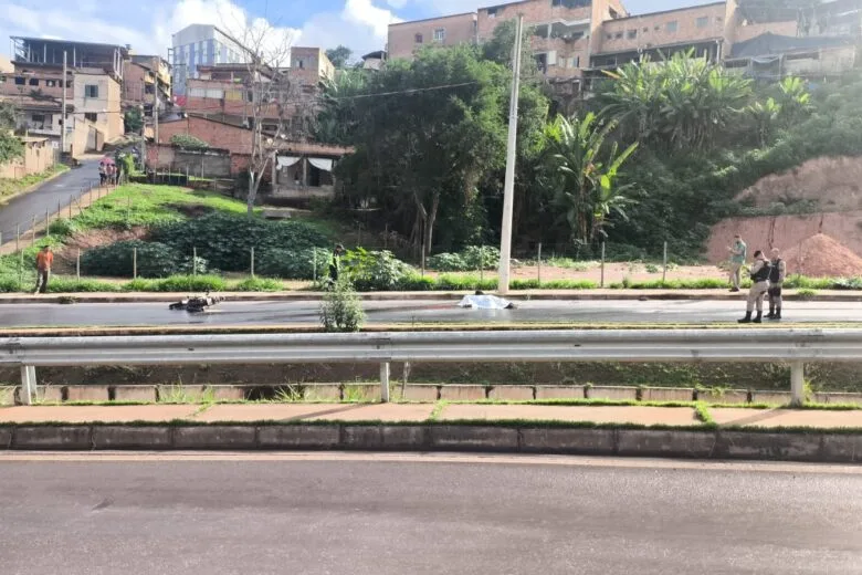 Motociclista morre após colidir contra poste na avenida Machado de Assis, em Itabira