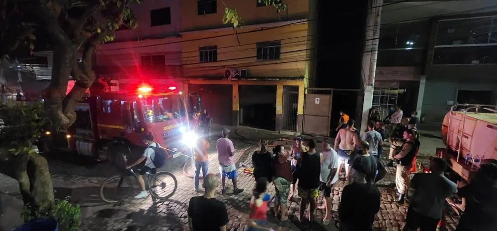 Incêndio de grandes proporções atinge fábrica de tecidos em Minas Gerais