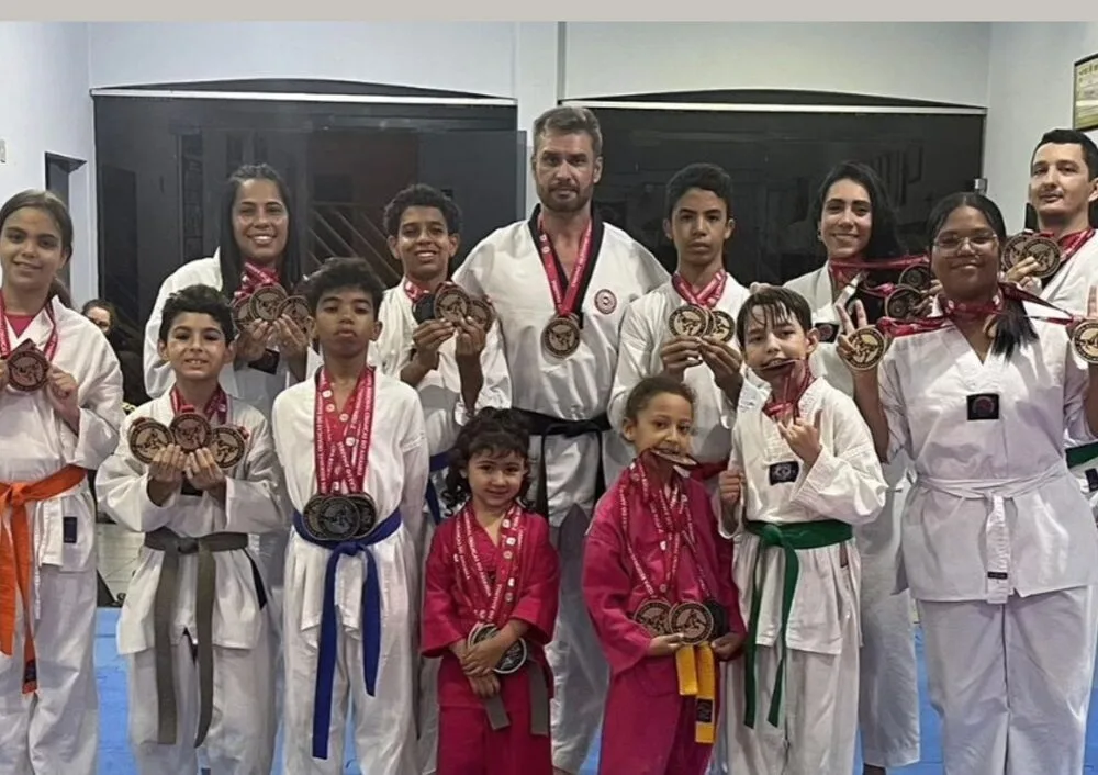 Atletas de João Monlevade conquistam 40 medalhas em campeonato regional Taekwondo