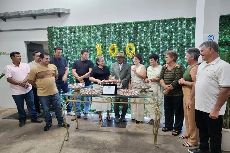 Câmara de São Gonçalo do Rio Abaixo concede título de Centenário a José Raimundo da Silva Câmara de São Gonçalo do Rio Abaixo concede título de Centenário a José Raimundo da Silva