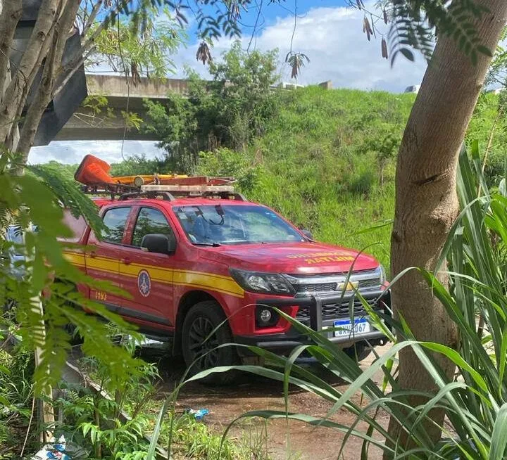 Bombeiros seguem procurando motorista que desapareceu no Rio das Velhas quando retornava da Serra do Cipó