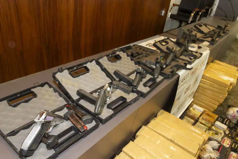 Facção evangélica é alvo de megaoperação policial em BH e outras oito cidades brasileiras Facção evangélica é alvo de megaoperação policial em BH e outras oito cidades brasileiras