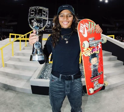 Rayssa Leal vence etapa de Tóquio na última manobra e chega a 11 títulos na SLS Rayssa Leal vence etapa de Tóquio na última manobra e chega a 11 títulos na SLS