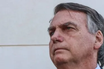 Bolsonaro tem alta neste domingo após três semanas internado por cirurgia no intestino