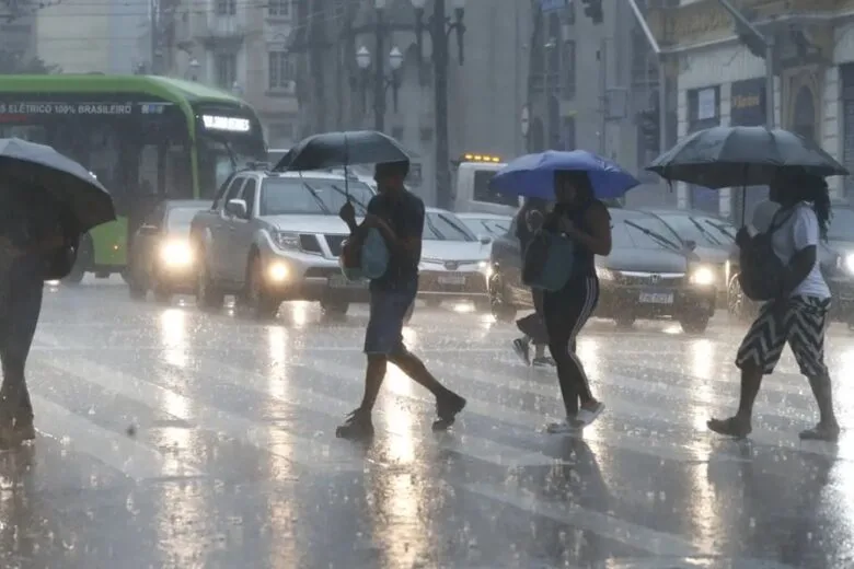 Final de semana deve ser com chuva; confira a previsão do tempo