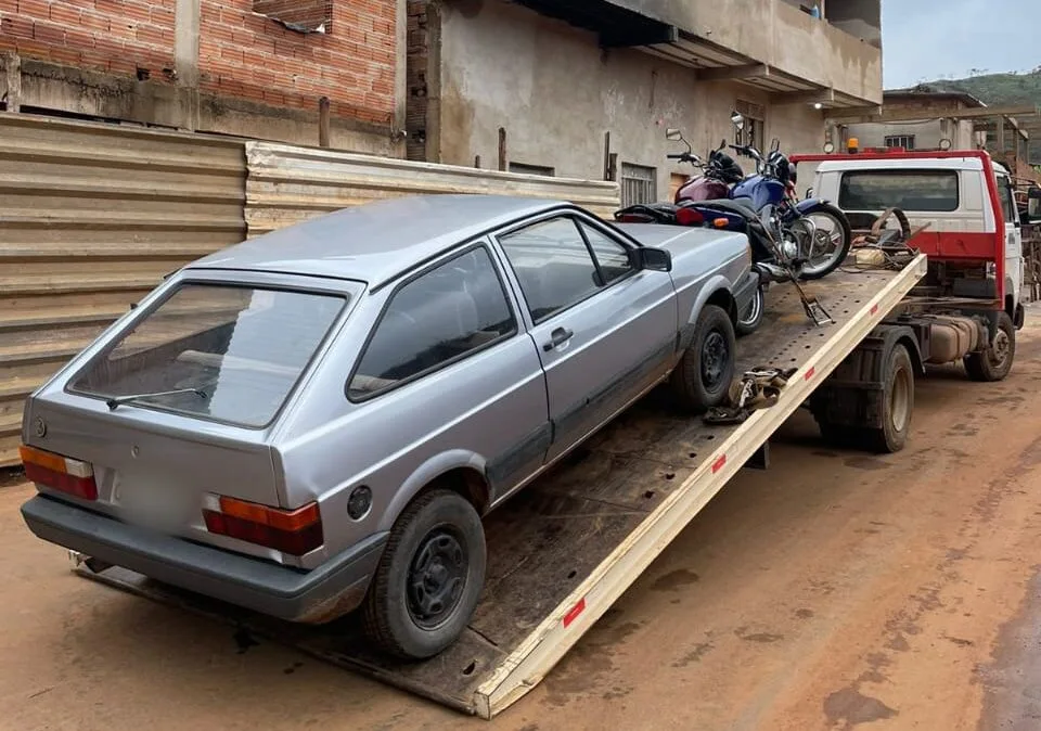 Operação policial em Barão de Cocais remove veículos irregulares durante evento automotivo