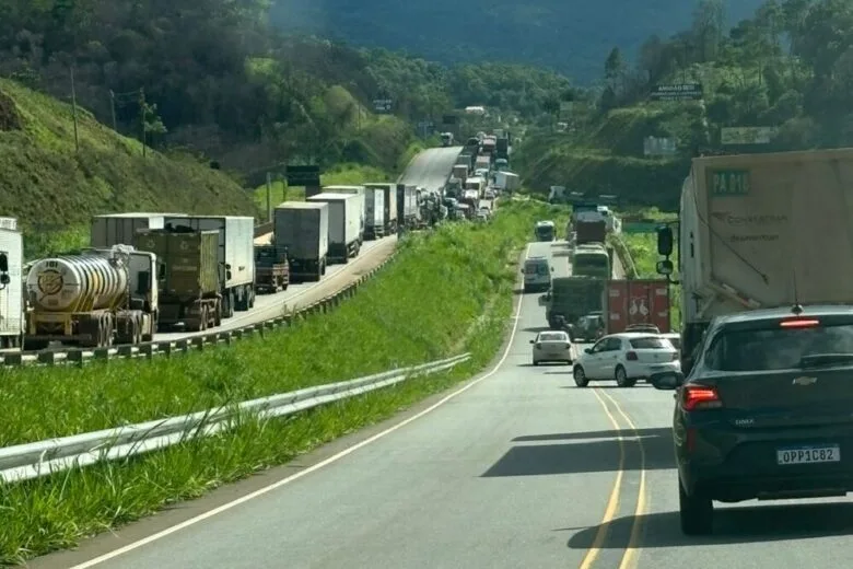 Após grave acidente com cinco veículos, tráfego na BR-381 é totalmente liberado