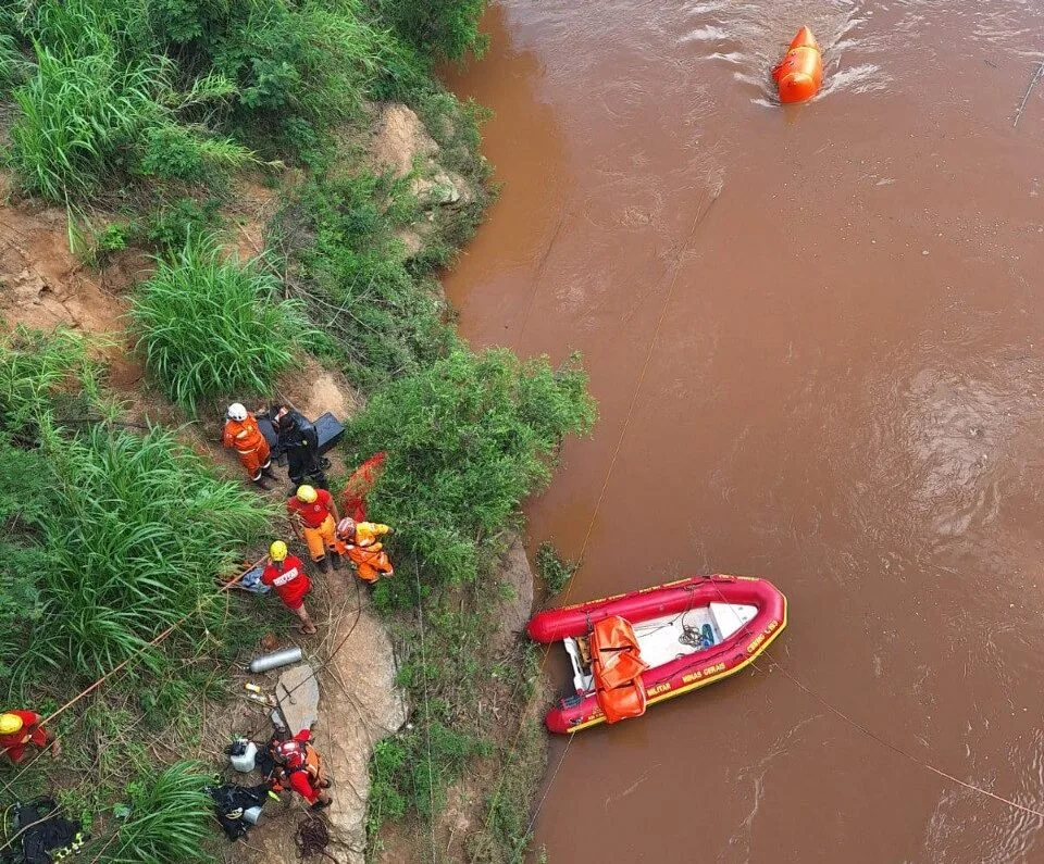 Veículo resgatado do Rio das Velhas revela corpo de motorista desaparecido