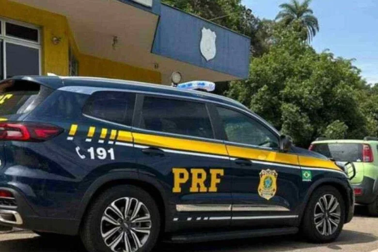 Mulher salta de carro em movimento na BR-381 para escapar de ex