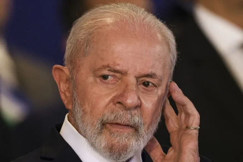 Lula assina indulto de Natal com benefícios às mulheres e exclui condenados por abuso de autoridade e atos golpistas