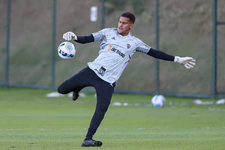 Goleiro Matheus Mendes, do Atlético, deve ser emprestado ao América até o fim de 2025