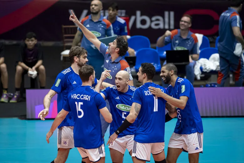 Cruzeiro derrota o Trentino na final e conquista o 5º título do Mundial de Clubes de vôlei