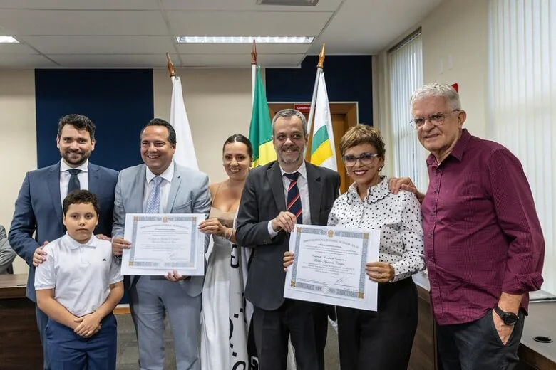 Vereadores, prefeita e vice-prefeito de Contagem são diplomados