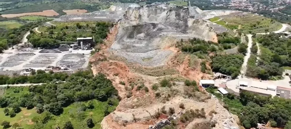 MP quer interdição e bloqueio de contas da mineradora Jaguar Mining após deslizamento de rejeito MP quer interdição e bloqueio de contas da mineradora Jaguar Mining após deslizamento de rejeito