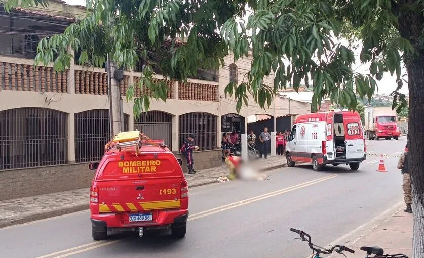 Mulher de 54 anos morre atropelada por ônibus no bairro João XXIII, em Itabira