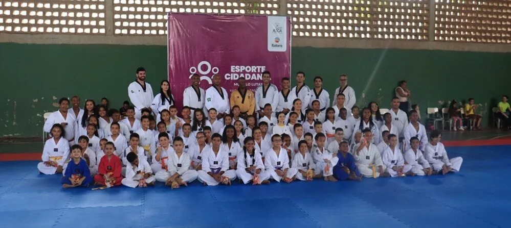 Sete atletas itabiranos receberam faixa preta de Taekwondo no último sábado