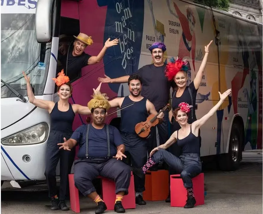 Paulo Betti, Cláudia Abreu, Julia Lemmertz e Deborah Evelyn desembarcam em Itabira com “Os mambembes”