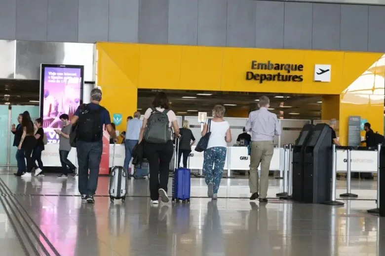 Vinte mil aposentados já compraram passagens pelo Programa Voa Brasil