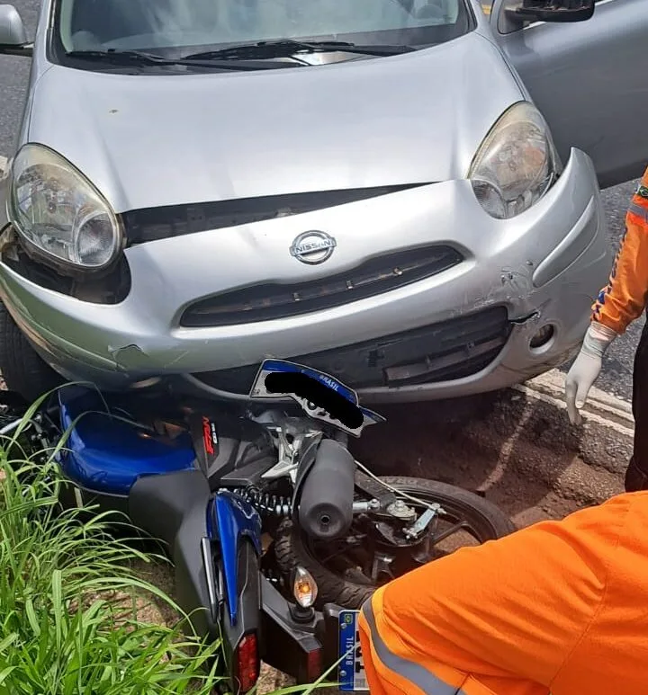 Colisão entre moto e carro deixa jovem ferido na BR-381, em São Gonçalo do Rio Abaixo