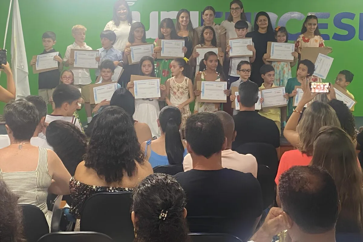 Fide homenageia alunos medalhistas em olímpiadas de matemática, ciências e português