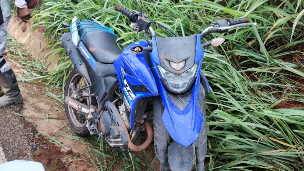 Motociclista sofre acidente na BR-381 após distração e é encaminhado ao hospital