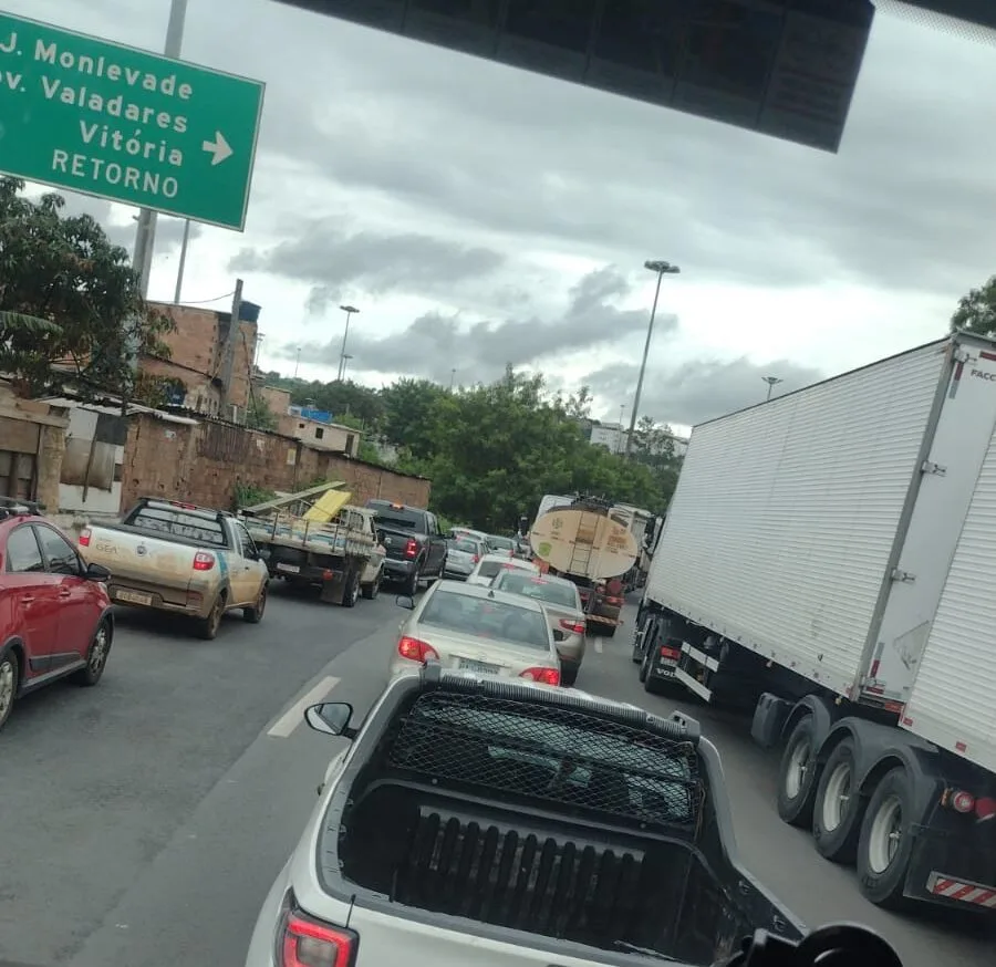 Trânsito intenso marca manhã pós-Natal na BR-381, no trecho entre Belo Horizonte e João Monlevade