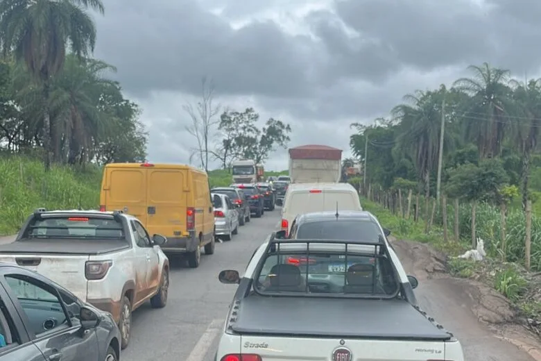 Trânsito intenso marca manhã pós-Natal na BR-381, no trecho entre Belo Horizonte e João Monlevade