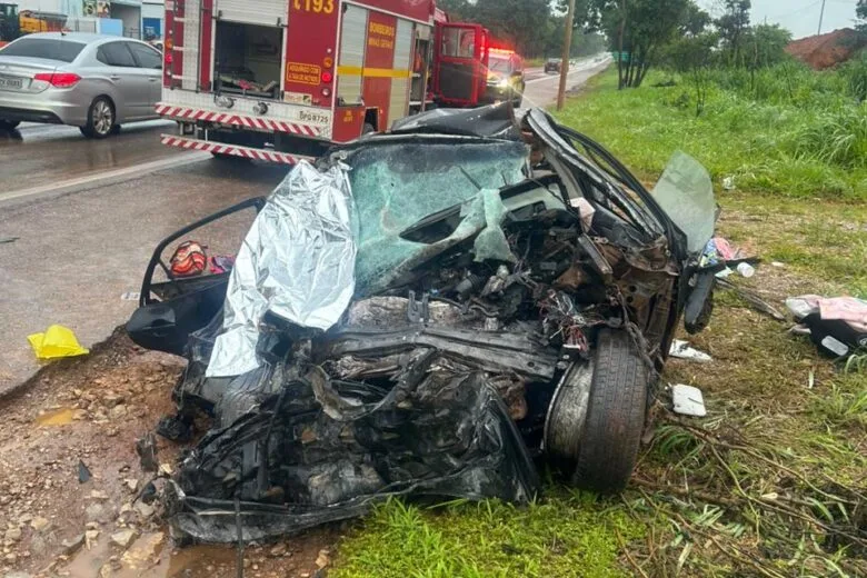 Acidente na BR-040 em Paracatu deixa quatro mortos e uma criança gravemente ferida