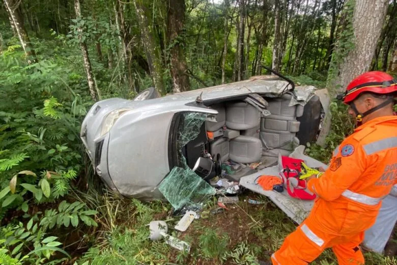 Acidente na BR-381 entre Monlevade e São Gonçalo deixa cinco feridos, incluindo crianças