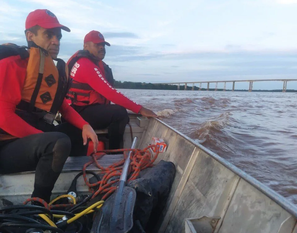 Corpo de Bombeiros realiza buscas por vítimas de afogamento no rio São Francisco