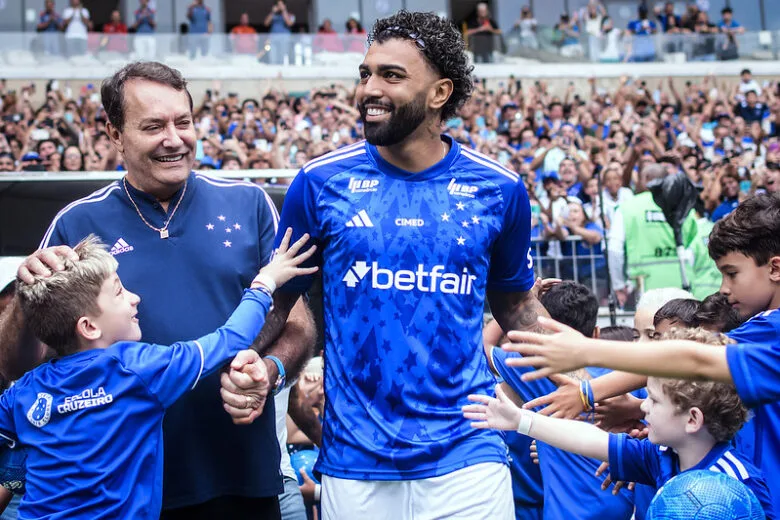 Cruzeiro encara Betim no Mineirão com pressão sobre Fernando Diniz e estreia de Gabigol Cruzeiro encara Betim no Mineirão com pressão sobre Fernando Diniz e estreia de Gabigol
