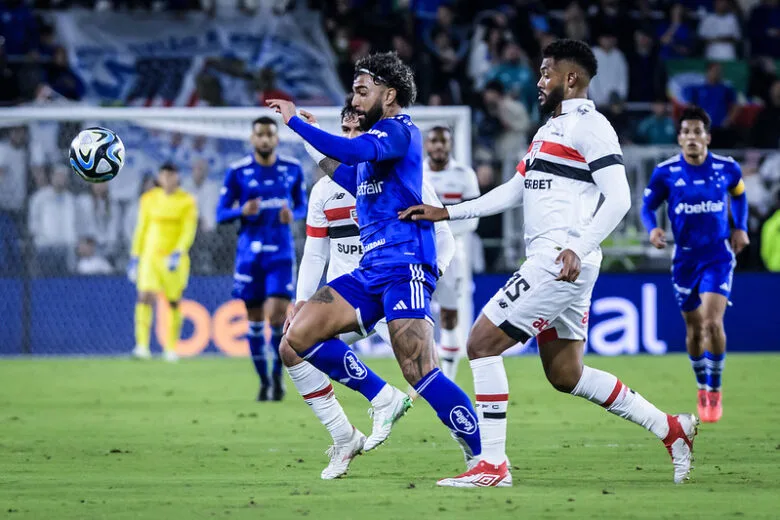 Cruzeiro e São Paulo empatam sem brilho em estreias de Gabigol, Dudu e Oscar nos EUA