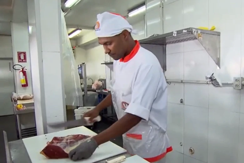 Sine Itabira oferece vaga para ajudante de açougueiro nesta terça-feira (28) Sine Itabira oferece vaga para ajudante de açougueiro nesta terça-feira (28)