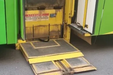 “Rompimento da correia do equipamento”; Viação Itabira se pronuncia após acidente envolvendo elevador de ônibus