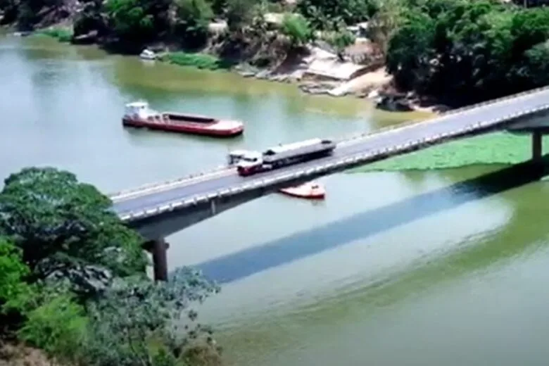 Minas Gerais: veículos pesados têm trafego restrito na ponte sobre o Rio Velhas, na BR-365