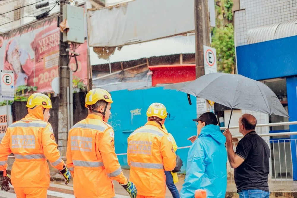 Devido a obra irregular, casarão no Centro de Itabira corre risco de desabamento; agência do Banco do Brasil é interditada