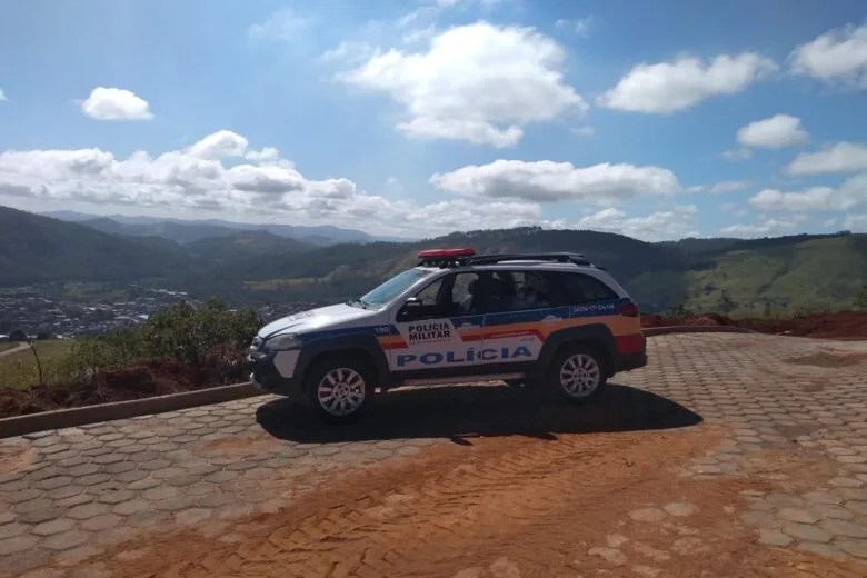 Homem é preso após tentar dar fuga na polícia em São José do Goiabal Homem é preso após tentar dar fuga na polícia em São José do Goiabal