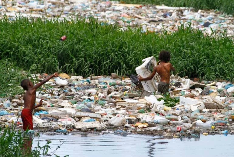 Brasil avança na redução da pobreza infantil, mas 4,2 milhões ainda vivem em extrema miséria