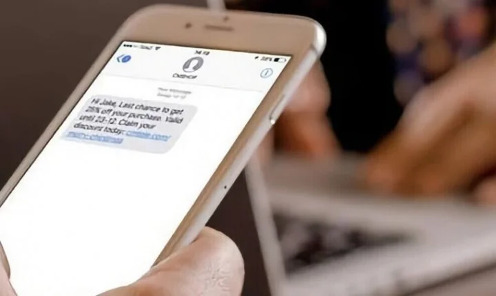 Golpistas usam disparos de SMS por área para acessar o celular e dados pessoais dos usuários Golpistas usam disparos de SMS por área para acessar o celular e dados pessoais dos usuários