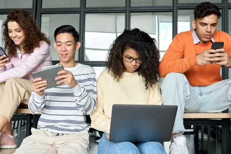 Tempos modernos? Geração Z admite relaxamento e fuga de tarefas no horário de trabalho Tempos modernos? Geração Z admite relaxamento e fuga de tarefas no horário de trabalho