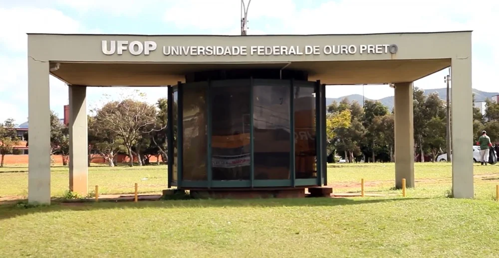 Professor é demitido da UFOP por conduta de conotação sexual imprópria